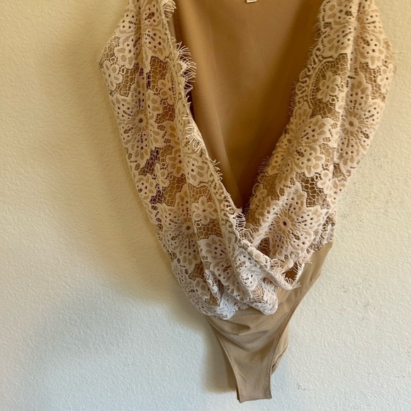 WAYF White Tan Lace V-Neck Adjustable Sleeveless Thong Bodysuit Medium - Picture 5 of 7